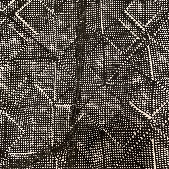 Women's Lululemon workout leggings - Picture 2 of 5